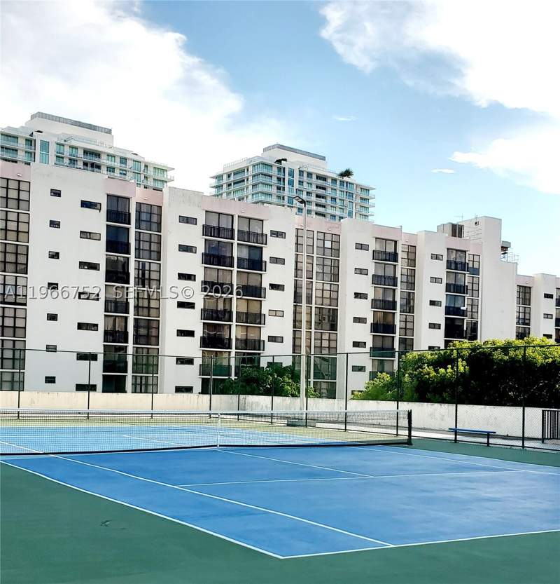 2 bedroom Condominium at 17021 N Bay Rd 324, Plaza Of Americas Condo P, Sunny Isles Beach — photo 3