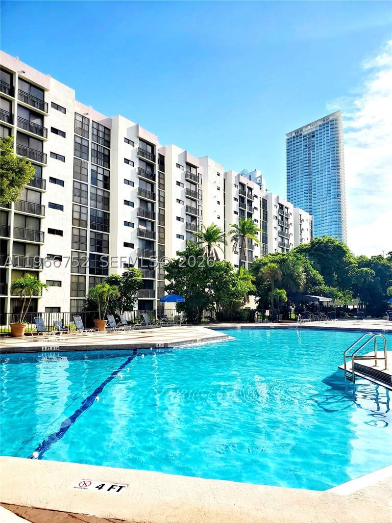 2 bedroom Condominium at 17021 N Bay Rd 324, Plaza Of Americas Condo P, Sunny Isles Beach — photo 4