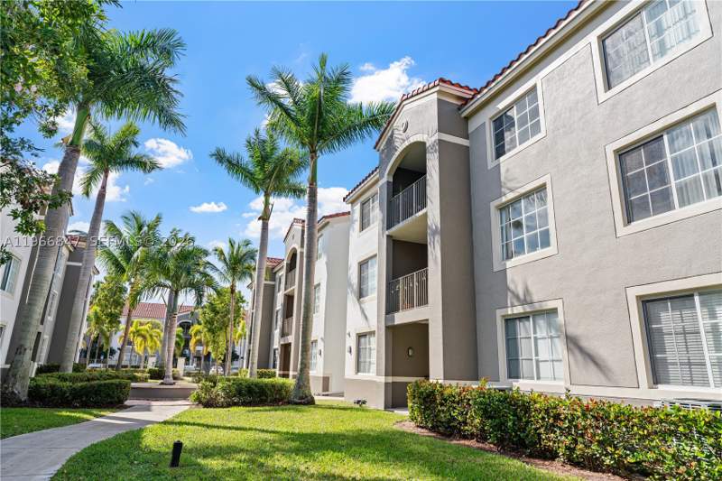2 bedroom Condominium at 6851 SW 44th St 307, Gables Court, Miami — photo 2