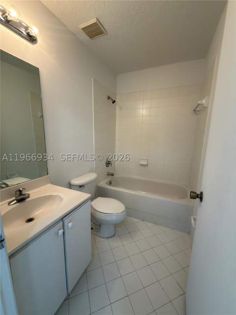 930 NE 34th Ave 201, Homestead FL - photo 11 of 26