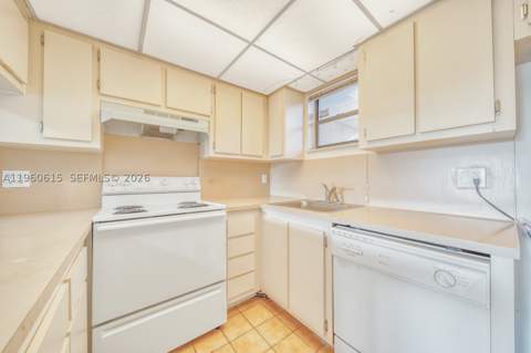 8290 Lake Dr 236, Doral FL - photo 21 of 26