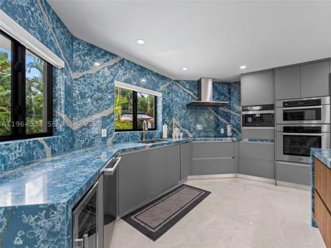6180 Pine Tree Dr, Miami Beach FL - photo 22 of 65