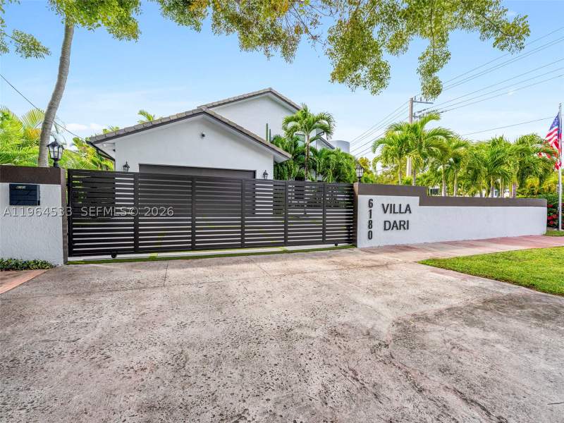 4 bedroom SingleFamilyResidence at 6180 Pine Tree Dr, Beach View Addn, Miami Beach — photo 5