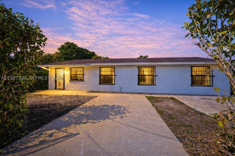 4 bedroom SingleFamilyResidence at 522 SW 3rd Ave, Ewings Addn, Homestead — photo 2