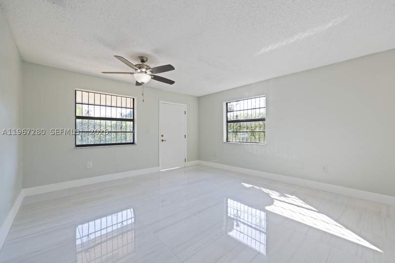 4 bedroom SingleFamilyResidence at 522 SW 3rd Ave, Ewings Addn, Homestead — photo 5