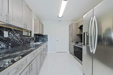 522 SW 3rd Ave, Homestead FL - photo 8 of 20