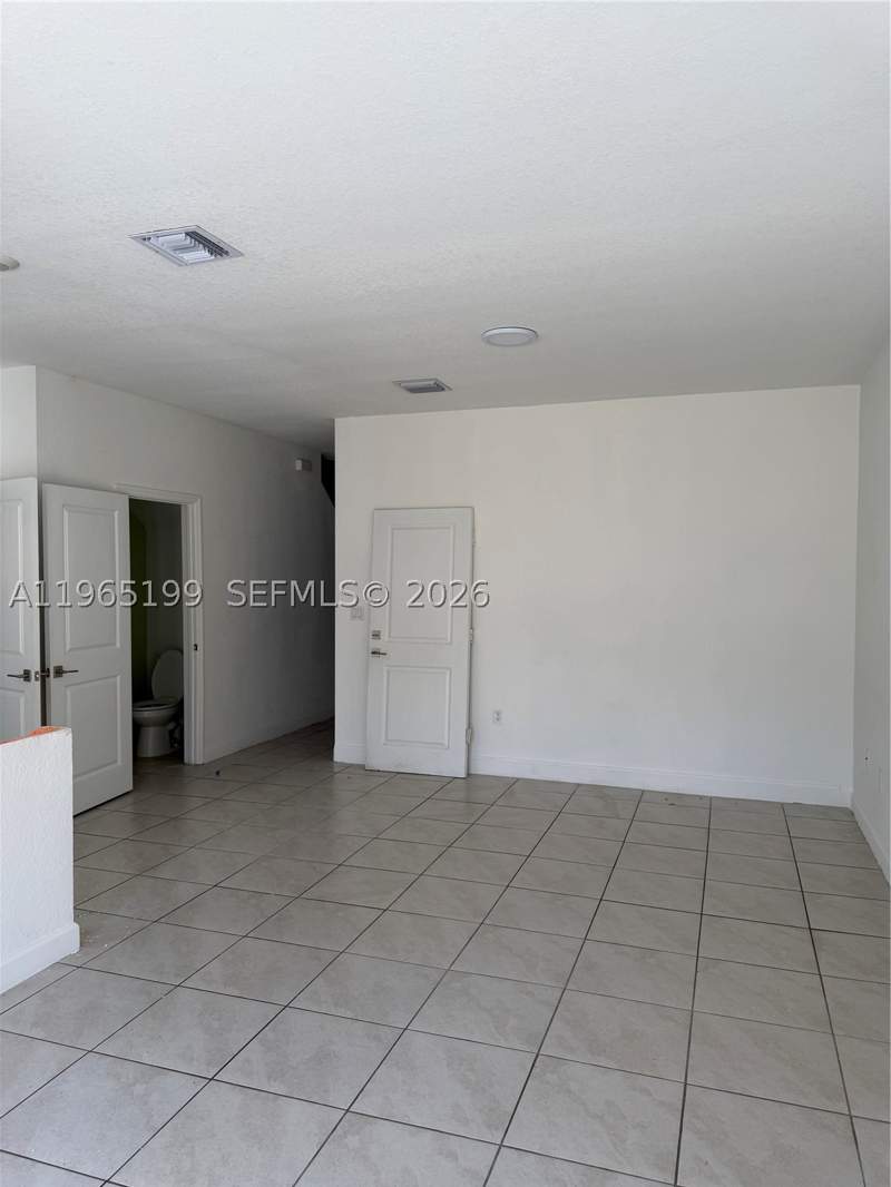 3 bedroom Townhouse at 1137 SW 6th Ct, Regal Palm Subdivision, Florida City — photo 3