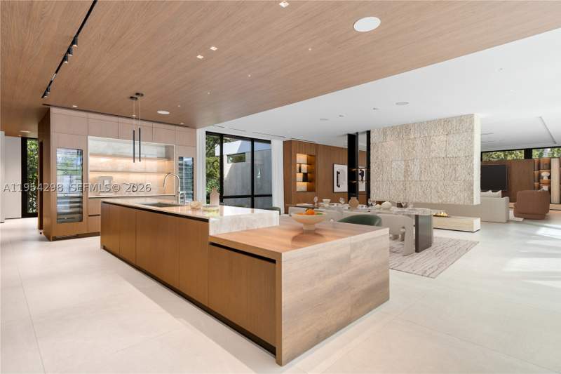 6 bedroom SingleFamilyResidence at 3210 Coacoochee St, Sunshine Fruits Co, Miami — photo 3