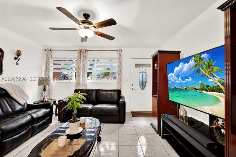 2 bedroom Townhouse at 10881 SW 6th St 7, Sweet Village Condo, Sweetwater — photo 4