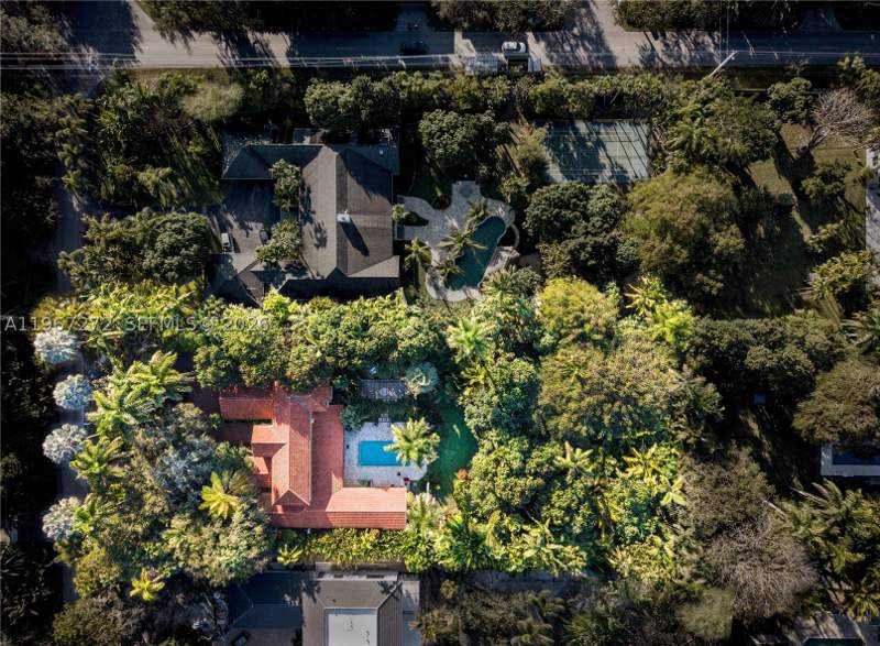 6 bedroom SingleFamilyResidence at 4867 SW 82nd St, Cocoa Plum Heights Sub, Miami — photo 2