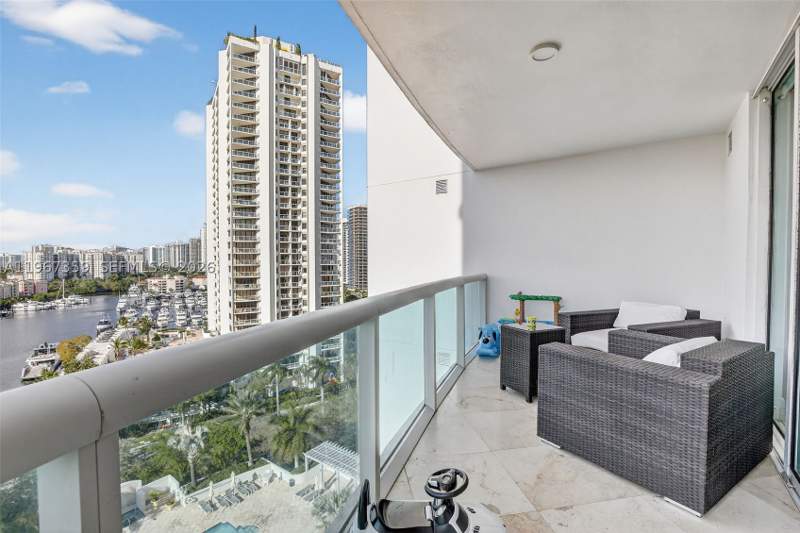 3 bedroom Condominium at 19400 Turnberry Way 1012, The Parc At Turnberry Isl, Aventura — photo 3