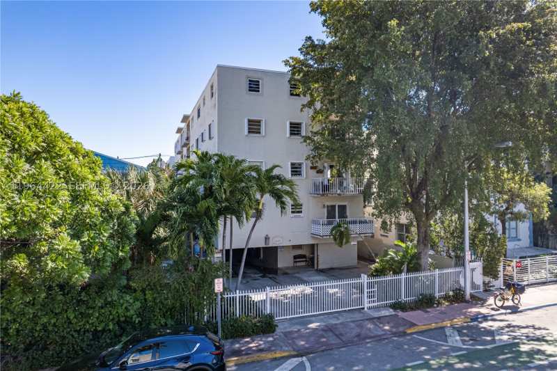 1 bedroom Condominium at 1615 Meridian Ave 202, Meridian Plaza Assoc Cond, Miami Beach — photo 1