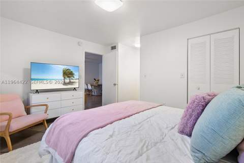 1615 Meridian Ave 202, Miami Beach FL - photo 8 of 17