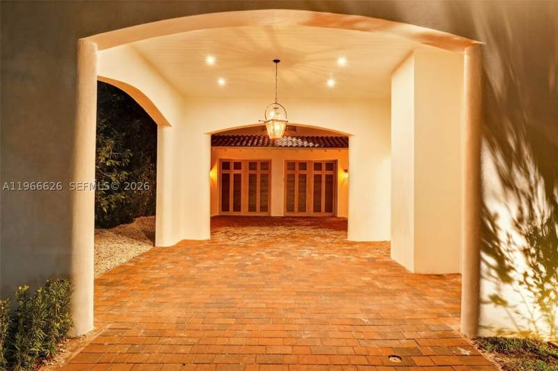 6 bedroom SingleFamilyResidence at 1514 Consolata Ave, Coral Gables Riv Sec 6, Coral Gables — photo 4