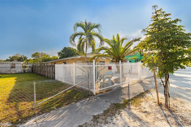 3 bedroom SingleFamilyResidence at 1518 NW 65th St, E Liberty City Sec A, Miami — photo 4
