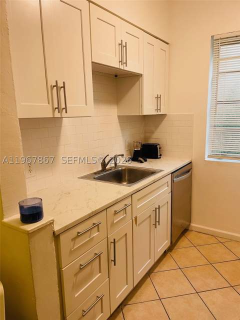 1611 Euclid Ave 3, Miami Beach FL - photo 7 of 11