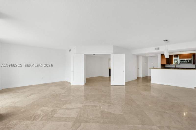 2 bedroom Condominium at 10 Venetian Way 403, The Grand Venetian Condo, Miami Beach — photo 4