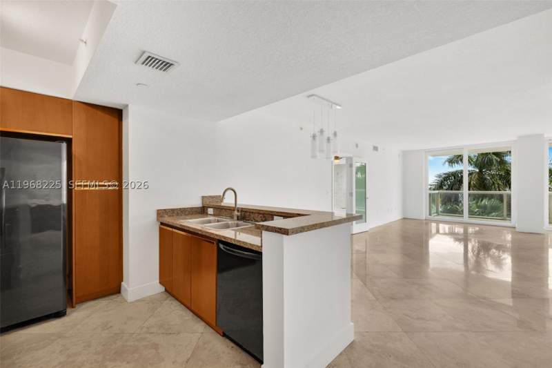 2 bedroom Condominium at 10 Venetian Way 403, The Grand Venetian Condo, Miami Beach — photo 5