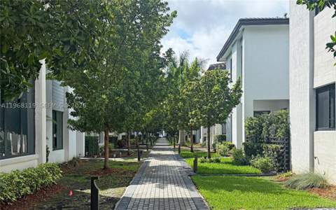 4454 NW 80th Ave, Doral FL - photo 6 of 55