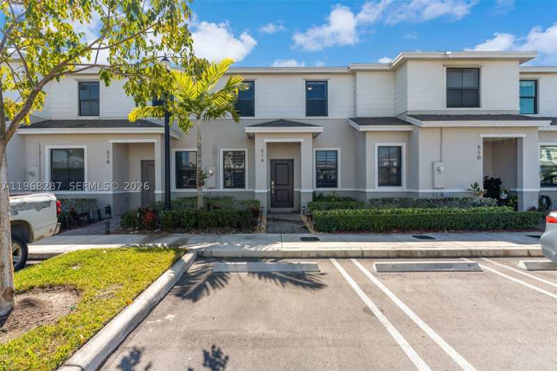 3 bedroom Townhouse at 514 NE 12th St, Miami Land And Developmen, Florida City — photo 1