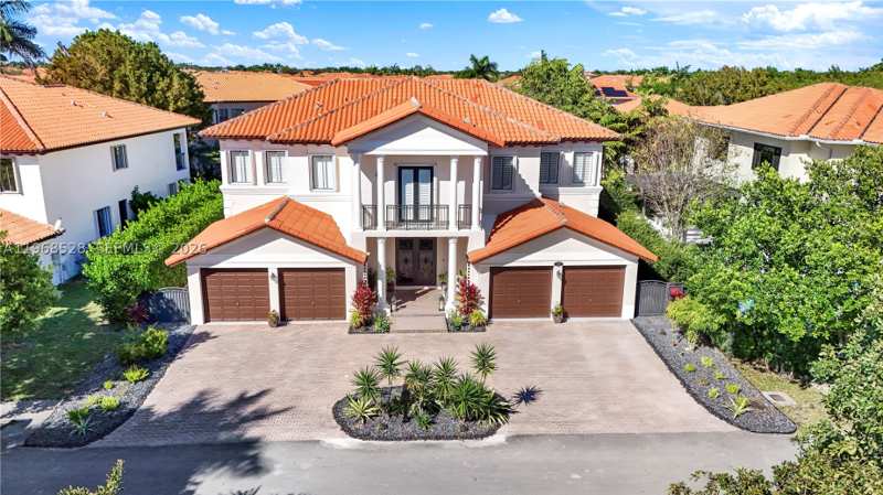 5 bedroom SingleFamilyResidence at 7823 SW 195th Ter, Cutler Cay, Cutler Bay — photo 1