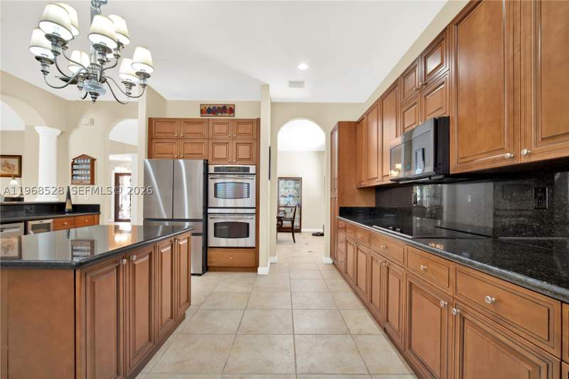 5 bedroom SingleFamilyResidence at 7823 SW 195th Ter, Cutler Cay, Cutler Bay — photo 3