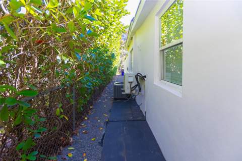 814 Monterey St, Coral Gables FL - photo 16 of 53