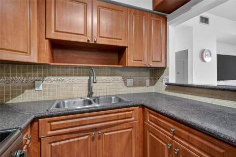 134 SW 7th Ave 404, Miami FL - photo 9 of 31