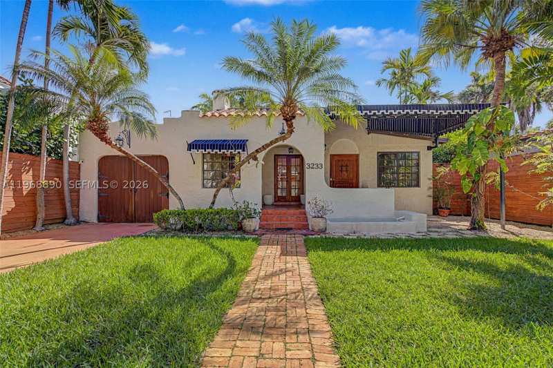 3 bedroom SingleFamilyResidence at 3233 Crystal Ct, Crystal Bluff, Miami — photo 1