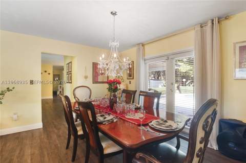 16323 SW 103rd Pl, Miami FL - photo 10 of 42