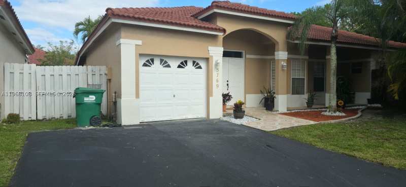 3 bedroom SingleFamilyResidence at 5769 NW 99th Ave, Patio Homes Of Doral Pine, Doral — photo 1