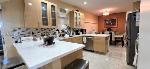 5769 NW 99th Ave, Doral FL - photo 10 of 48