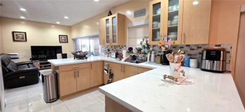 5769 NW 99th Ave, Doral FL - photo 11 of 48
