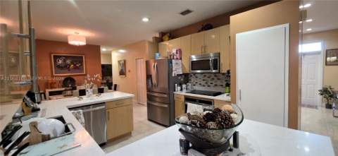 5769 NW 99th Ave, Doral FL - photo 14 of 48
