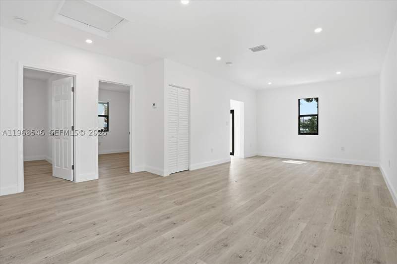 3 bedroom SingleFamilyResidence at 4237 SW 7th St, Trajune Park, Miami — photo 4