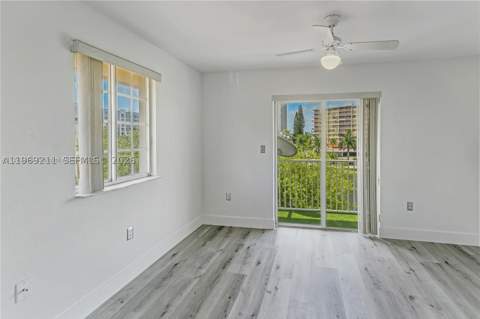 2054 NE 167th St 3-122, North Miami Beach FL - photo 9 of 11