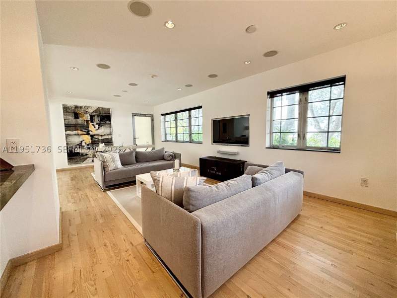 2 bedroom Condominium at 1520 Michigan Ave 1, Bali Condo, Miami Beach — photo 3