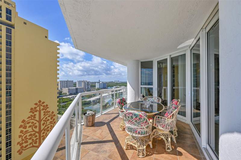 3 bedroom Condominium at 16425 Collins Avenue 2011, Oceania, Sunny Isles Beach — photo 4