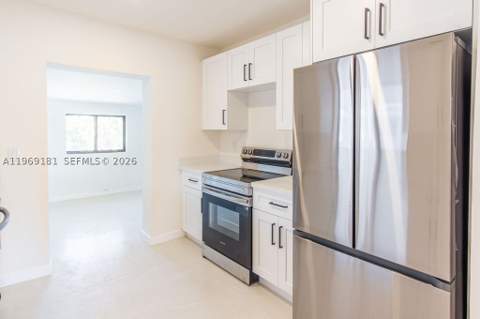 415 E 52nd St, Hialeah FL - photo 10 of 33