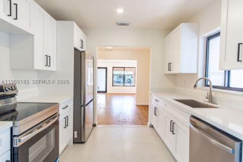 415 E 52nd St, Hialeah FL - photo 11 of 33
