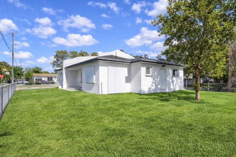 3 bedroom SingleFamilyResidence at 1998 NW 47th St, 17 Ave Manor, Miami — photo 2