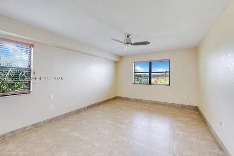 2 bedroom Condominium at 471 Ives Dairy Rd 402-3, Summertree Vilg Calif Cl, Miami — photo 4