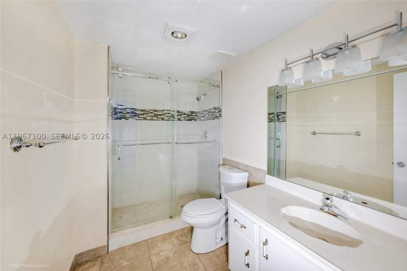 2 bedroom Condominium at 471 Ives Dairy Rd 402-3, Summertree Vilg Calif Cl, Miami — photo 5