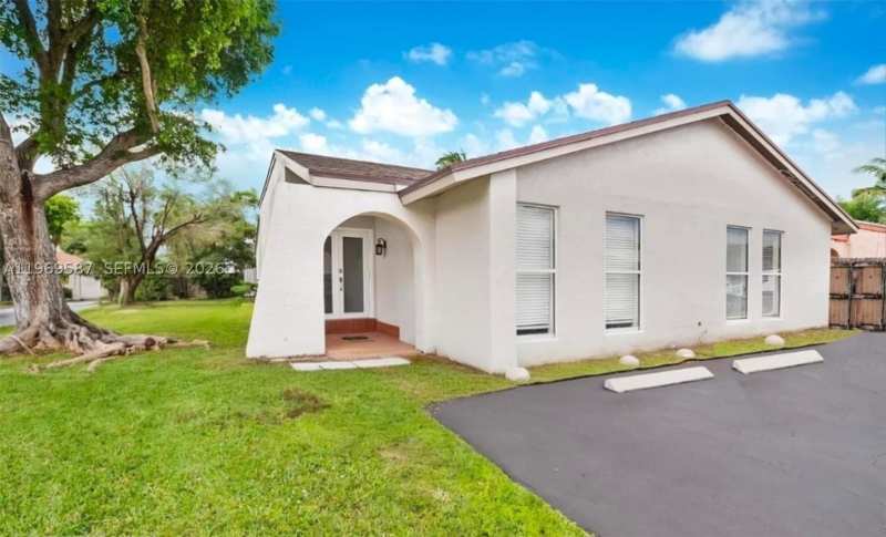 4 bedroom SingleFamilyResidence at 11417 SW 35 ln, Hacienda Estates Sec 2, Miami — photo 1