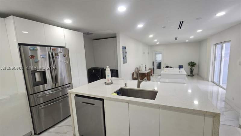 4 bedroom SingleFamilyResidence at 11417 SW 35 ln, Hacienda Estates Sec 2, Miami — photo 3