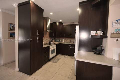 890 E 38th St, Hialeah FL - photo 7 of 32