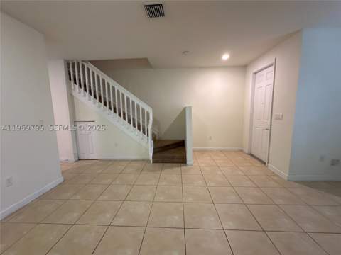 9374 W 32nd Ln, Hialeah FL - photo 10 of 48
