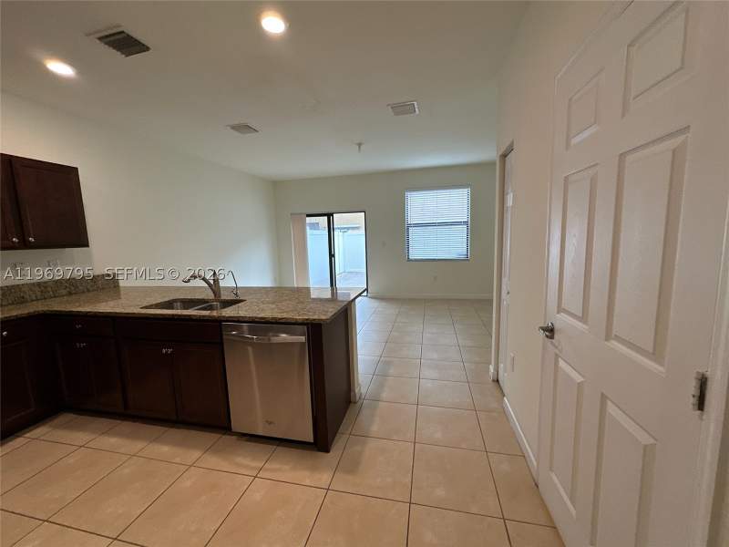 3 bedroom Villa at 9374 W 32nd Ln, Bonterra, Hialeah — photo 4