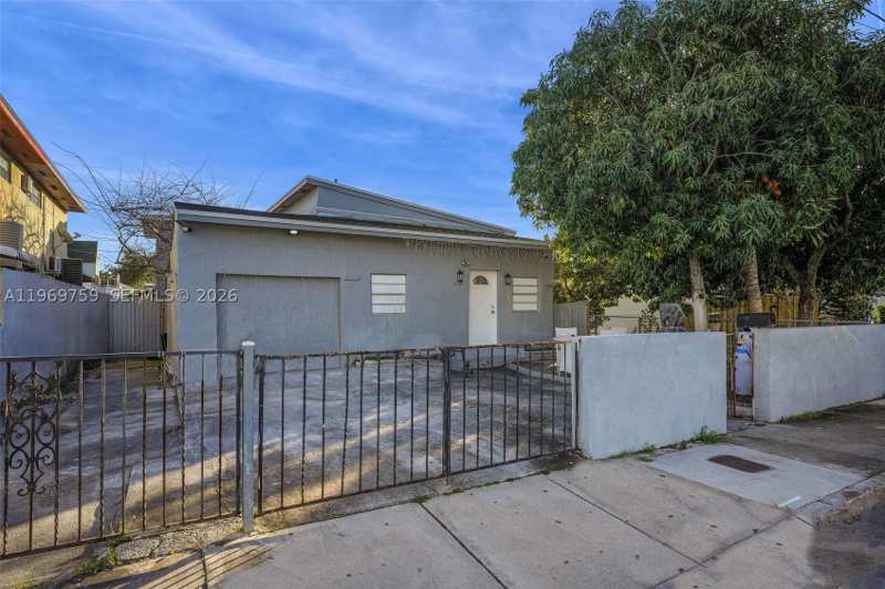 4 bedroom SingleFamilyResidence at 2104 NW 1St Ter, Superior Park, Miami — photo 1