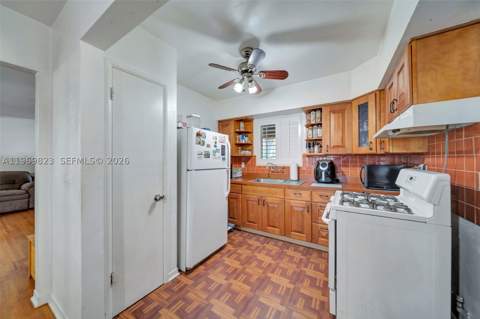 890 NE 138th St, North Miami FL - photo 11 of 47